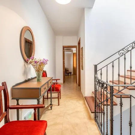 Townhouse - Hosted By Sweetstay דירה סליאמה