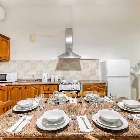 Townhouse - Hosted By Sweetstay Sliema